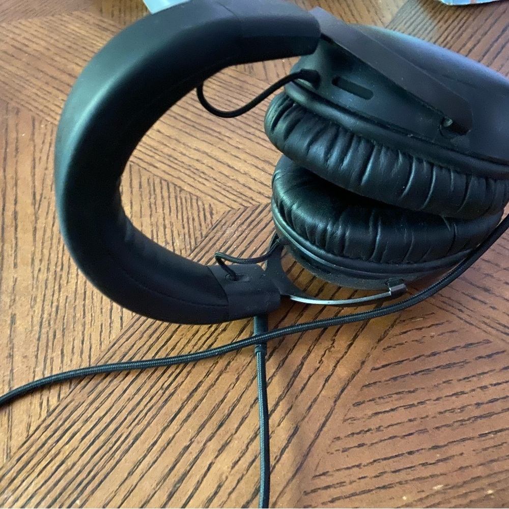 Matte Black Over-Ear Headphones with Plush Cushions